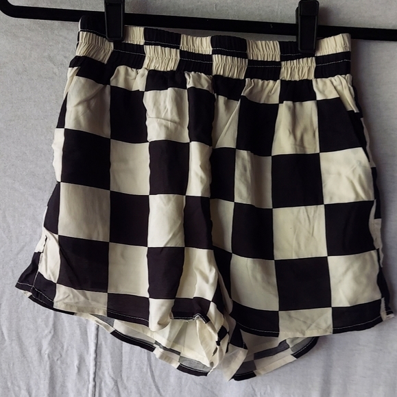 Girls shorts - Picture 1 of 4